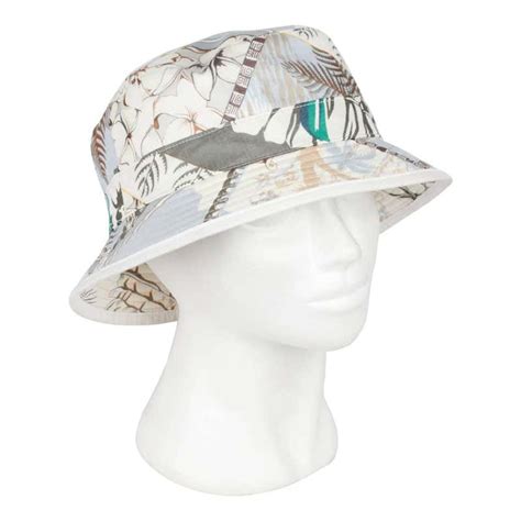 hermes bucket hats size 58.